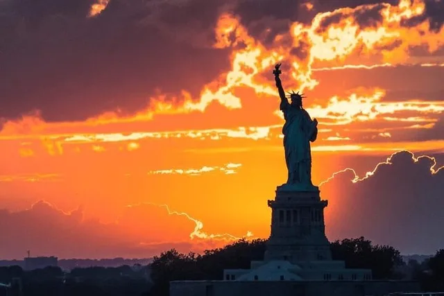 New York Statue of Liberty and Ellis Island Tour - Image 4