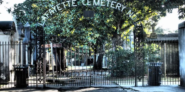 New Orleans Garden District Walking Tour - Image 1
