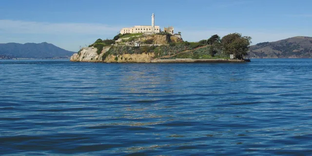 San Francisco Alcatraz and E-Bike Tour - Image 1