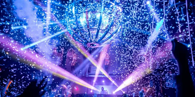 Las Vegas Club Crawl with Party Bus and Fast Entry - Image 1