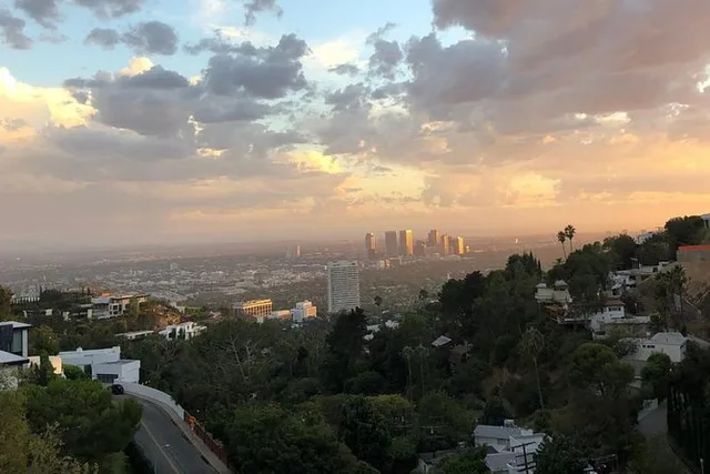Los Angeles Celebrity Homes Tour - Image 5