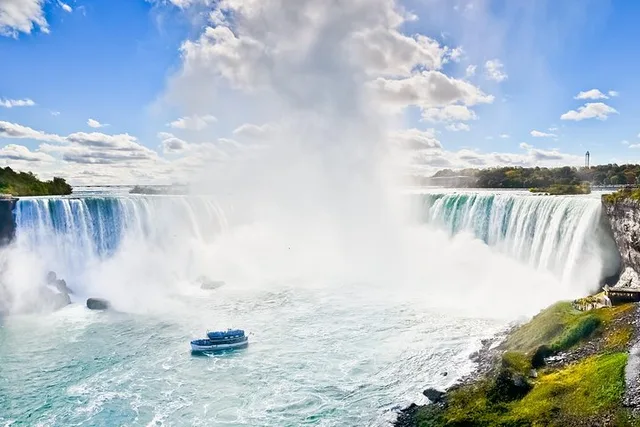 Niagara Falls Day & Night Small Group Tour with Dinner - Image 5