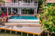 Waikiki Photography Session with Influencer thumbnail 5