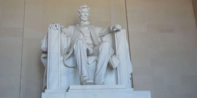 Washington DC Monuments Bus Tour - Image 3