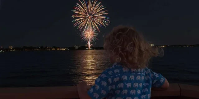Sandestin Fireworks Cruise - Image 3