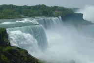 Niagara Falls Boat and Cave Tour with Shuttle thumbnail 2