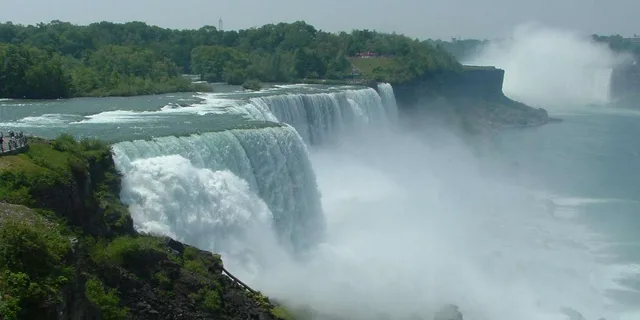 Niagara Falls Boat and Cave Tour with Shuttle - Image 2