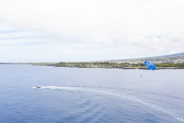 Kailua Kona Parasailing Experience - Image 2
