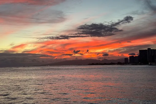 Honolulu Catamaran Sail at Sunset 90 min - Image 5