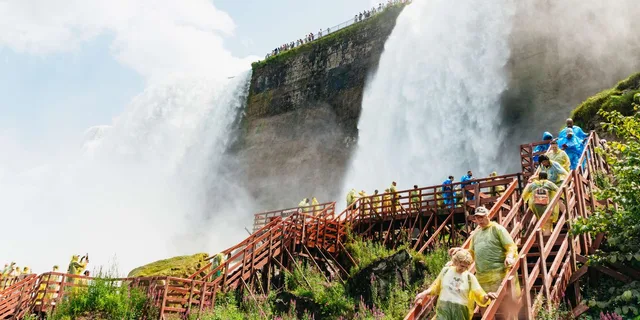 Niagara Falls Cave of the Winds and Boat Tour - Image 4