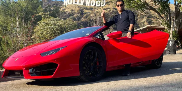 Los Angeles Lamborghini Tour Hollywood Sign 30 Min - Image 1