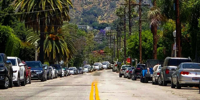 Santa Monica Open-Air Van Tour - Image 3