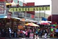 Los Angeles Fashion & Flower District Walking Tour thumbnail 4