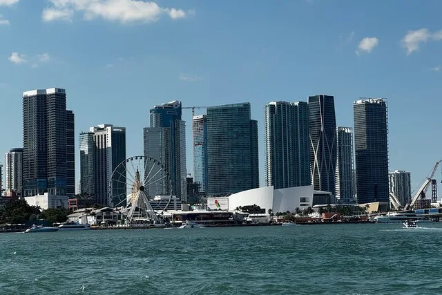 Miami Yacht Rental with Captain and Crew 4 hr - Image 5