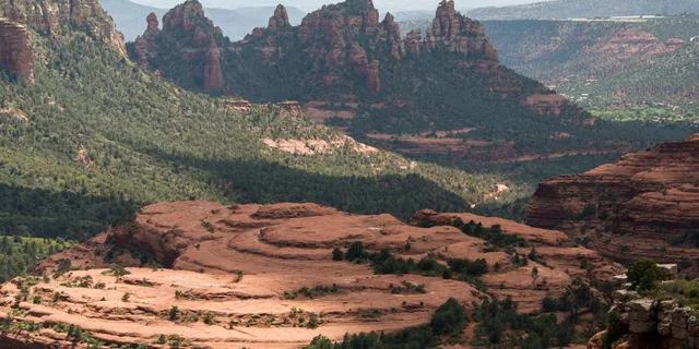 Sedona Scenic Rim Jeep Tour - Image 3
