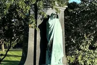 Chicago Graceland Cemetery Walking Tour thumbnail 4