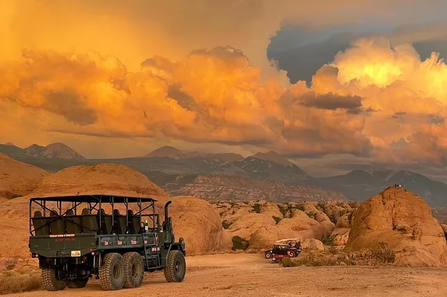 Moab Off-road Scenic Backcountry Tour at Sunset - Image 2