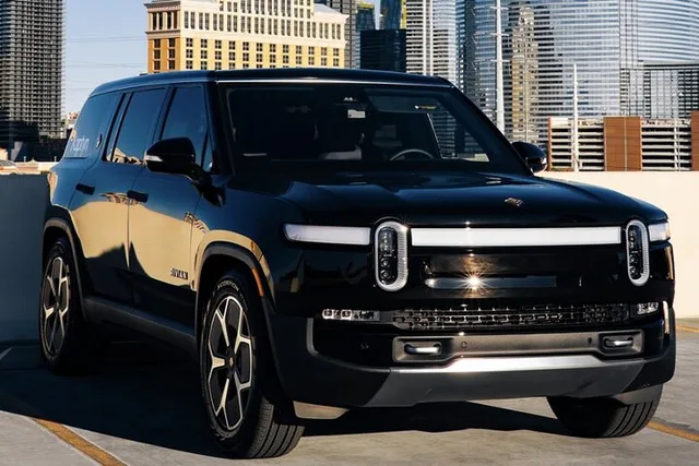Las Vegas Private Electric SUV Airport Transfer - Image 1