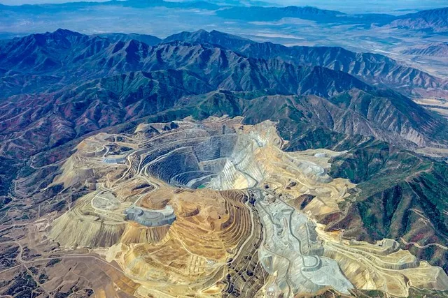 Salt Lake City Copper Mine Tour - Image 6