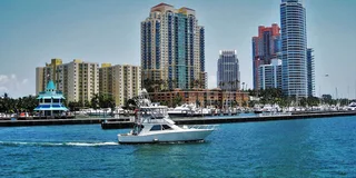 Miami Boat Tour: Mansions & Skyline