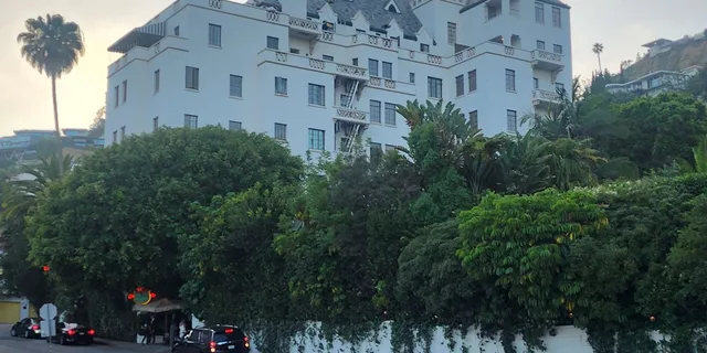 Los Angeles True Crime and Ghost Stories Walking Tour - Image 6