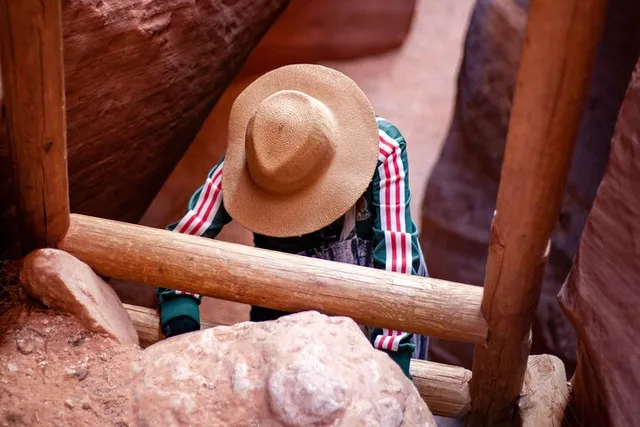 Buckskin Gulch Slot Canyon Tour via Wire Pass - Image 6