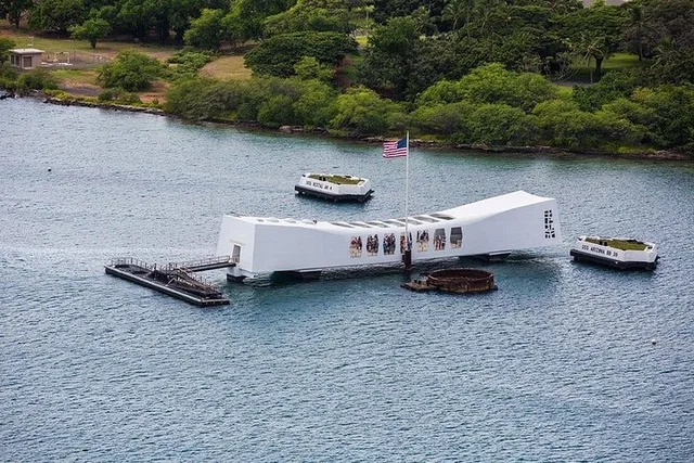 Honolulu Pearl Harbor Small Group Tour with Lunch - Image 4