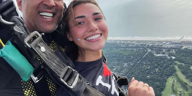 Jacksonville Tandem Skydiving Experience - Image 5