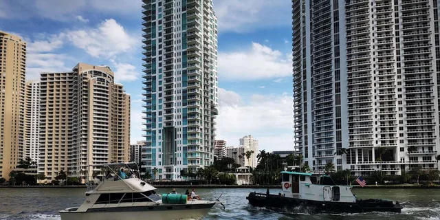 Miami Walking Tour with Public Transportation - Image 6