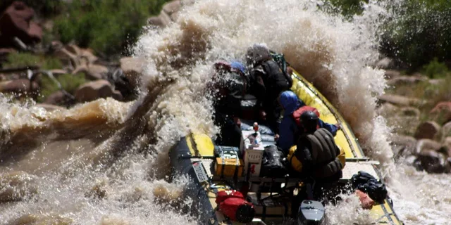 Moab Cataract Canyon Raft and Van Tour 4 Days - Image 1