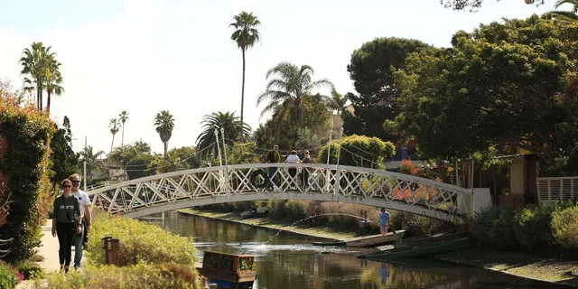 Venice Open Air Bus Tour - Image 4