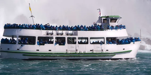 Niagara Falls Maid of the Mist Boat Tour - Image 4