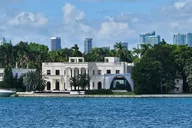 Miami Sightseeing Cruise on a Yacht thumbnail 2
