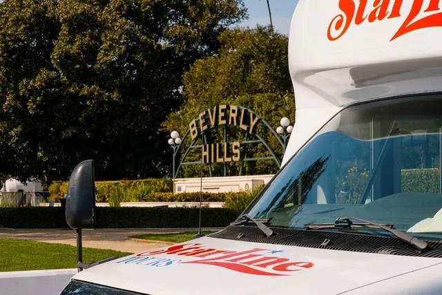 Los Angeles Celebrity Homes Tour - Image 1