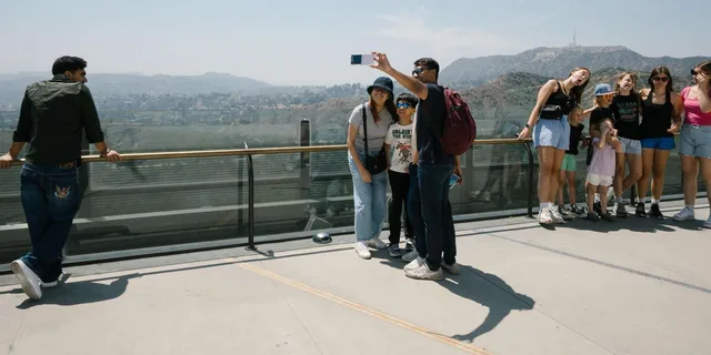 Santa Monica LA Tour with Iconic Stops 5.5 hr - Image 6