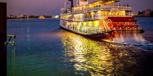 New Orleans Jazz Cruise on the Mississippi River - Image 1