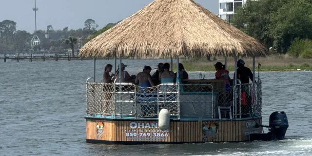 Panama City Beach Sunset Tiki Boat Tour 90 Min - Image 5