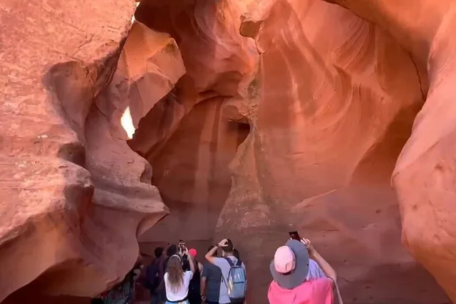 Page Upper Antelope Canyon Tour with Navajo Guide 90 min - Image 4