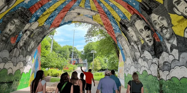 Nashville Open-Air Minibus Sightseeing Tour - Image 2
