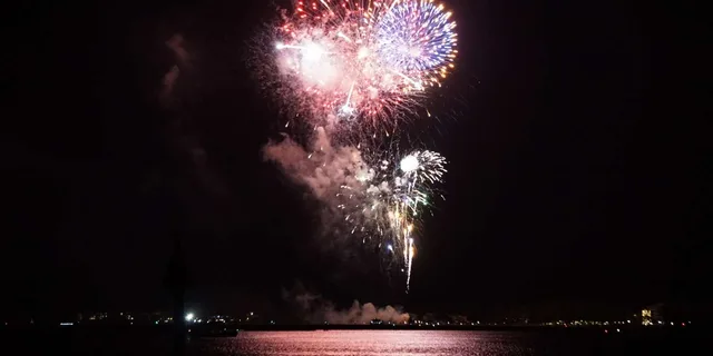 Hilton Head Dolphin Tour with Sunset & Fireworks - Image 1