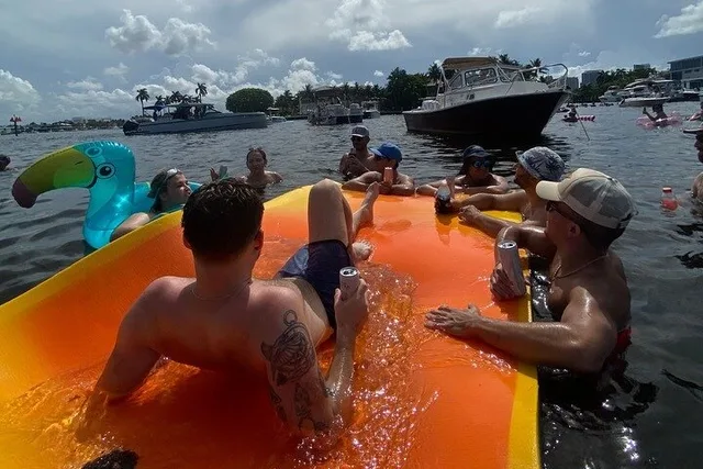Fort Lauderdale Pontoon Boat Getaway - Image 6