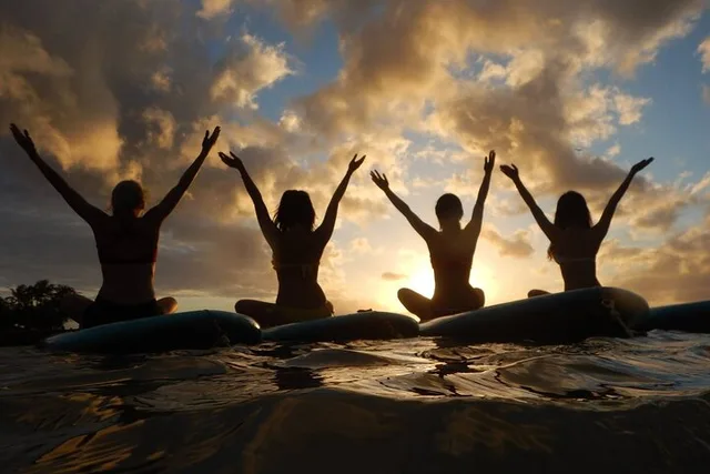 Honolulu Floating Yoga at Sunset 75 min - Image 4