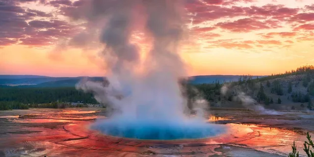 Salt Lake City to Yellowstone and Grand Teton 6-Day Tour - Image 2
