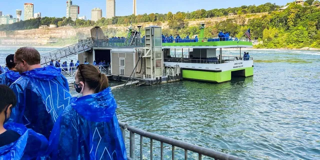 Niagara Falls Maid of the Mist Boat Tour 2 hr - Image 1