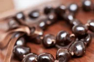 Maui Kukui Nut Bracelet Craft Class thumbnail 1
