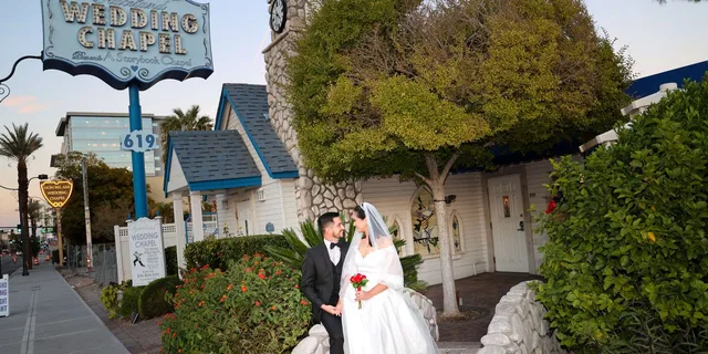 Las Vegas Wedding at Graceland Chapel - Image 3