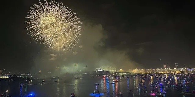 Miami Fireworks Cruise on Biscayne Bay - Image 6