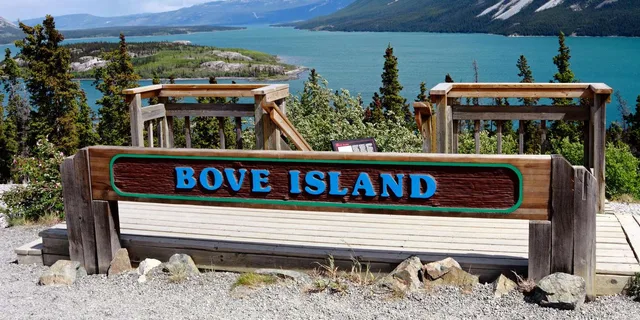 Yukon Private Tour: Lakes, Wilderness, and Hidden Gems 6.5 hr - Image 5