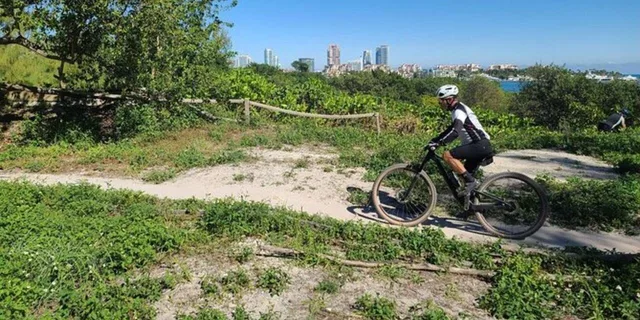Miami Mountain Bike Rental on Virginia Key Trails - Image 2