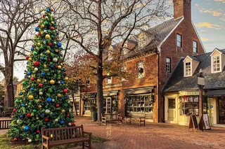 Williamsburg Christmas Decorations Walking Tour